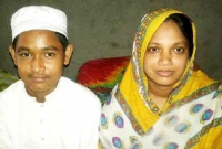 মা-ছেলের একসাথে দাখিল পাস!