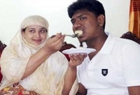 একসঙ্গে এসএসসি পাস, ছেলের চেয়ে মা এগিয়ে