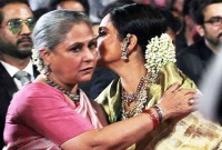 ‘সতীন’কে দেখে জ্বললেন জয়া! রেখার ওপর বচ্চন বিরক্ত?