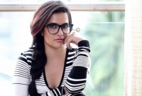 অশ্লীল গানের জন্য হুমকি, গায়িকা সোনা মহাপাত্র পুলিশের দ্বারস্থ