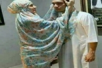 স্বামী তার স্ত্রীকে ইশারা করে বললো, পানি খাবো; একটি বাস্তব..