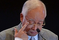 একশনে মাহাথির, নাজিব রাজাকের দেশ ত্যাগে নিষেধাজ্ঞা