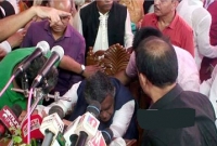 জনসভায় বক্তৃতাকালে হঠাৎ অসুস্থ খন্দকার মোশাররফ