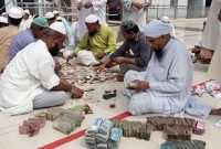 পাগলা মসজিদের দান বাক্স চুরি, টাকার বস্তা ফেলে পালাল চোর