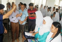 বিদ্যালয়ে নবম শ্রেণির ভূগোলের ক্লাস নিলেন থানার ওসি