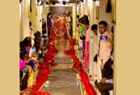 বিশ্বের সবচেয়ে বড়' লেহেঙ্গা শাড়িতে জয়া