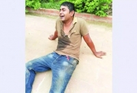 এই ঢাকা শহরে এর চেয়ে কষ্টের আর কি হতে পারে, দেখার কেউ নেই!