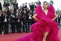 দীপিকাকে ডাইনোসারের সাথে তুলনা!