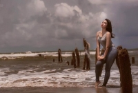  সৈকতে আকর্ষণীয়া লাক্স-চ্যানেল আই সুপারস্টার শানু