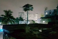 হঠাৎ করেই রাত ২টা-আড়াইটার সময় নগরবাসী জেগে উঠতে শুরু করে