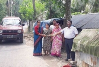 সাপুড়ে মেয়ে রূপসীর পড়াশোনার দায়িত্ব নিলেন ইউএনও সাপুড়ে মেয়ে রূপসীর পড়াশোনার দায়িত্ব নিলেন ইউএনও