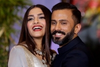 বিয়েতে উপহার হিসেবে কি কি পেয়েছিলেন সোনম কাপুর? জানলে অবাক হবেন!