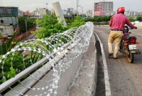 হাতিরঝিলে প্রকাশ্যে বেহায়াপনা 