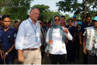 ক্যাম্পে এসে এক রোহিঙ্গা শিশুকে যে অনুরোধ করেন প্রিয়াঙ্কা চোপরা