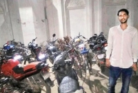 তারাবি নামাজের সময় স্বেচ্ছায় রোজ রাতে মসজিদ পাহারা দেন হিন্দু যুবক!