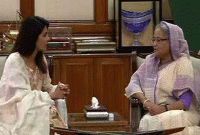 ঢাকায় প্রধানমন্ত্রীর সঙ্গে দেখা করলেন নায়িকা প্রিয়াংকা