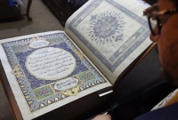 বিশ্বের ইতিহাসে প্রথমবারের মতো সম্পূর্ণ রেশম দিয়ে পবিত্র কোরআন শরিফ তৈরি 