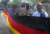 ভক্তের কাণ্ড: পতাকা বানালেন সাড়ে ৫ কি.মি. লম্বা