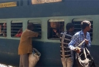 ট্রেনের যাত্রীদের জন্য সম্পূর্ণ বিনা খরেচে কনডমের ব্যবস্থা!