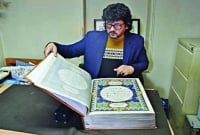 বিশ্বের একমাত্র সিল্ক সুতার তৈরি পবিত্র কোরআন