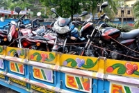 চুরি হলো একটি মোটরসাইকেল, উদ্ধার হলো ১২টি!