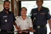 ইয়াবা ও অস্ত্র দিয়ে ৬০ বছর বয়েসি এক ব্যক্তিকে ফাঁসানোর অভিযোগ