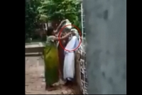 ফুল তোলার ‘অপরাধে’ শাশুড়িকে অমানবিকভাবে মারলেন পুত্রবধু