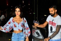 লোকেশ রাহুলের সঙ্গে বলিউড সুন্দরীকে ঘিরে জল্পনা