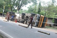 সবাইকে নিরাপদে যেতে মাইকিং