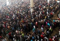 কমলাপুরে মানুষ আর মানুষ, গিয়ে ঠেকেছে প্রধান সড়কের কাছাকাছি