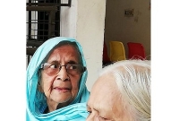 বৃদ্ধাশ্রমে ইফতার আসে, গর্ভে ধারণ করা সন্তানেরা আসে না!