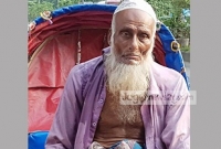 রিকশা চালালেও রোজা ভাঙেননি ৭৭ বছরের হানিফা
