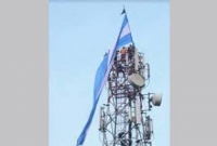 আর্জেন্টিনার পতাকা হাতে টাওয়ারের চূড়ায়!