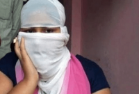 'আমাকে প্রতিদিন ৬ পুরুষের বিছানায় যেতে হয়'