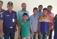 ডিসকভারি চ্যানেল দেখে পোকামাকড় খেয়ে  দ্বীপে বসবাসের পরিকল্পনা ৩ শিশুর! অতঃপর...