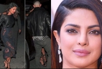 প্রকাশ্যে নিকের সঙ্গে ঘনিষ্ঠ প্রিয়াঙ্কা, ভাইরাল ছবি 