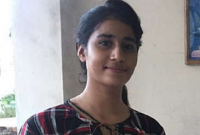 চা বিক্রেতার মেয়ে আঁচল এখন বিমানবাহিনীর পাইলট!