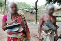 বিবাহিত যুবকের সঙ্গে সম্পর্ক! চুল কামিয়ে, জুতোর মালা পরিয়ে গ্রাম ঘোরানো হল 'যুগল'কে