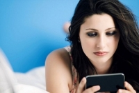 স্ত্রীর মোবাইল আসক্তি থামাতে যা করলেন স্বামী!