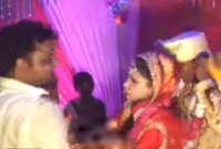 বিয়ের আসরে সপাটে চড় কষালেন কনে!
