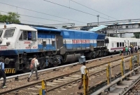 রেলযাত্রীর কয়েকটা শব্দ বাঁচয়ে দিল ২৬ নাবালিকাকে