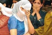 আপত্তিকর অবস্থায় হাতেনাতে ধরা খেল জনপ্রিয় অভিনেত্রী