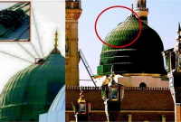 প্রিয় নবীজির রওজা মোবারকের উপর জানালা কেন জানেন?