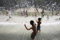 রেকর্ড পরিমাণ তাপমাত্রায় ১৪ জনের মৃত্যু