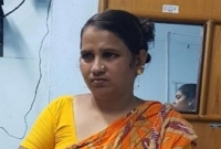 কে এই গৃহকর্মী? চড়েন গাড়িতে, পরেন ২৫ লাখের গয়না!