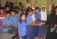 ছেলের লাশ দেশে আনতে ভিক্ষা করছেন মা