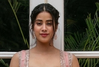 যতটা খুলতে হবে, ততটাই খুলবো!