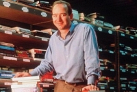 পুরনো বই বিক্রি করে আজ বিশ্বের শীর্ষ ধনী!