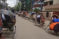 'এক লাইনে চলেন মামা, এক লাইনে'