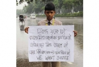 সাংবাদিক দম্পতি সাগর-রুনির ছেলেও প্ল্যাকার্ড হাতে রাস্তায়
